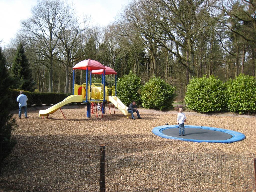 Vakantiepark De Bronzen Eik Sellingen Exterior foto